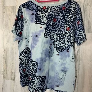 Sahalie Tie Dye Unique Tee Lace pattern & Red Blossom